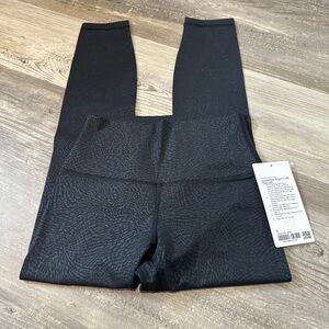 NEW with tags Lululemon Align High-Rise Pant 25"
Ripple Emboss Black sz 6
